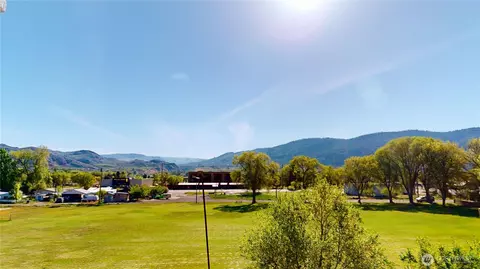 1713 Juniper St, Oroville, WA 98844
