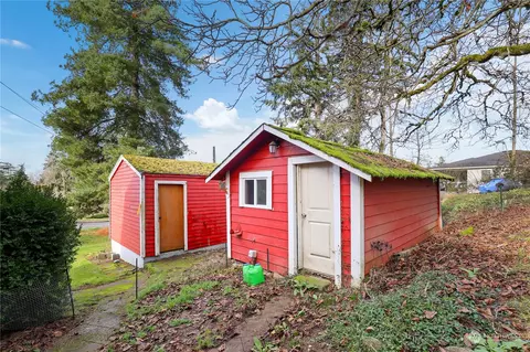 Exterior - 803 Stevens St, Steilacoom, WA 98388 photo 6 of 10