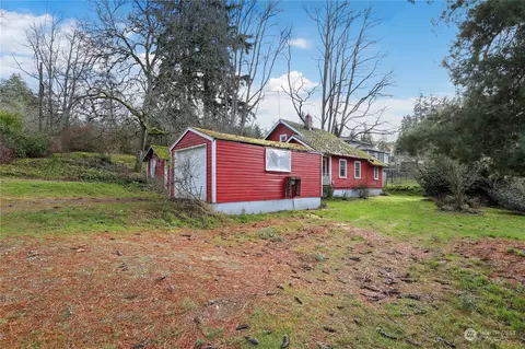 Exterior - 803 Stevens St, Steilacoom, WA 98388 photo 2 of 10
