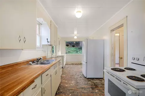 Kitchen - 803 Stevens St, Steilacoom, WA 98388 photo 2 of 2