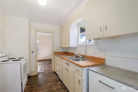Kitchen - 803 Stevens St, Steilacoom, WA 98388 photo 1 of 2