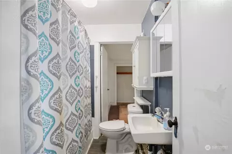 Bath - 803 Stevens St, Steilacoom, WA 98388 photo 1 of 1