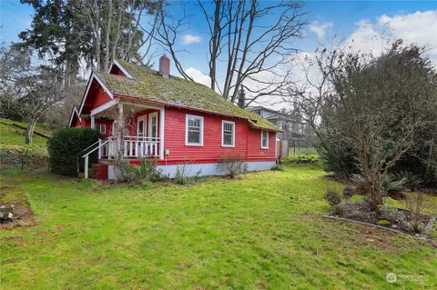 Exterior - 803 Stevens St, Steilacoom, WA 98388 photo 4 of 10