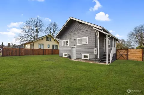 Exterior - 907 Sumner Ave, Sumner, WA 98390 photo 2 of 4
