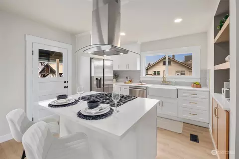 Kitchen - 907 Sumner Ave, Sumner, WA 98390 photo 2 of 4