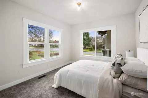 Bedroom - 907 Sumner Ave, Sumner, WA 98390 photo 1 of 5