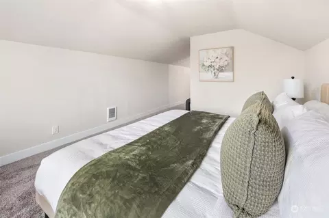 Bedroom - 907 Sumner Ave, Sumner, WA 98390 photo 3 of 5