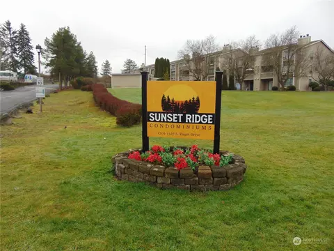 1305 S Puget Dr #B25, Renton, WA 98055