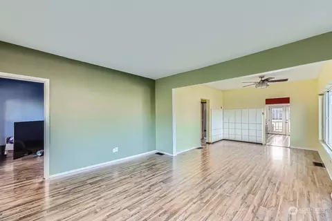 Living - 1702 Rainier Ave, Everett, WA 98201 photo 4 of 7