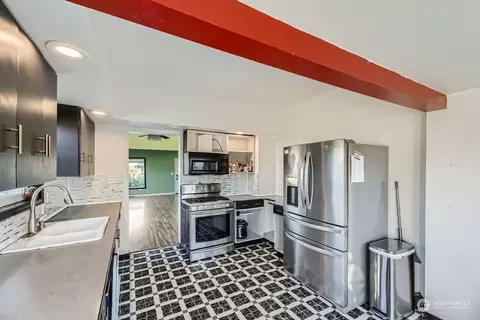 Kitchen - 1702 Rainier Ave, Everett, WA 98201 photo 3 of 5