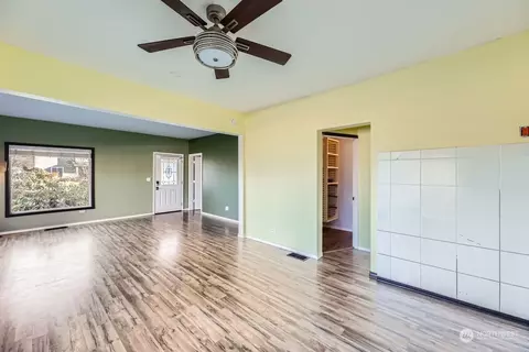 Living - 1702 Rainier Ave, Everett, WA 98201 photo 6 of 7