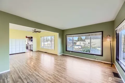 Living - 1702 Rainier Ave, Everett, WA 98201 photo 3 of 7