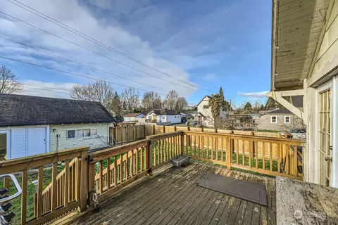 Exterior - 1702 Rainier Ave, Everett, WA 98201 photo 2 of 4