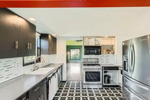 Kitchen - 1702 Rainier Ave, Everett, WA 98201 photo 5 of 5
