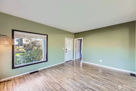 Living - 1702 Rainier Ave, Everett, WA 98201 photo 2 of 7