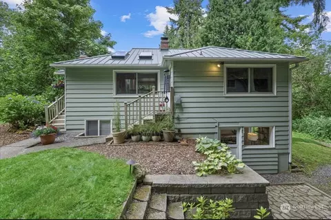 12031 Dave Rd, Redmond, WA 98052