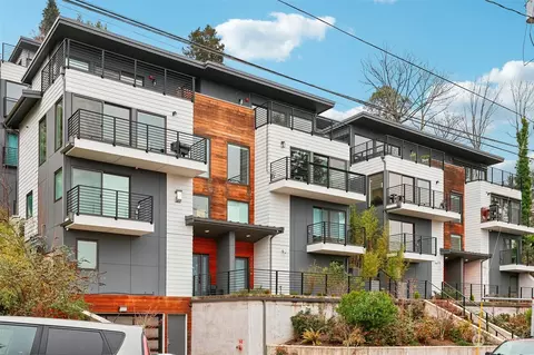 2204 12th Ave W #B, Seattle, WA 98119