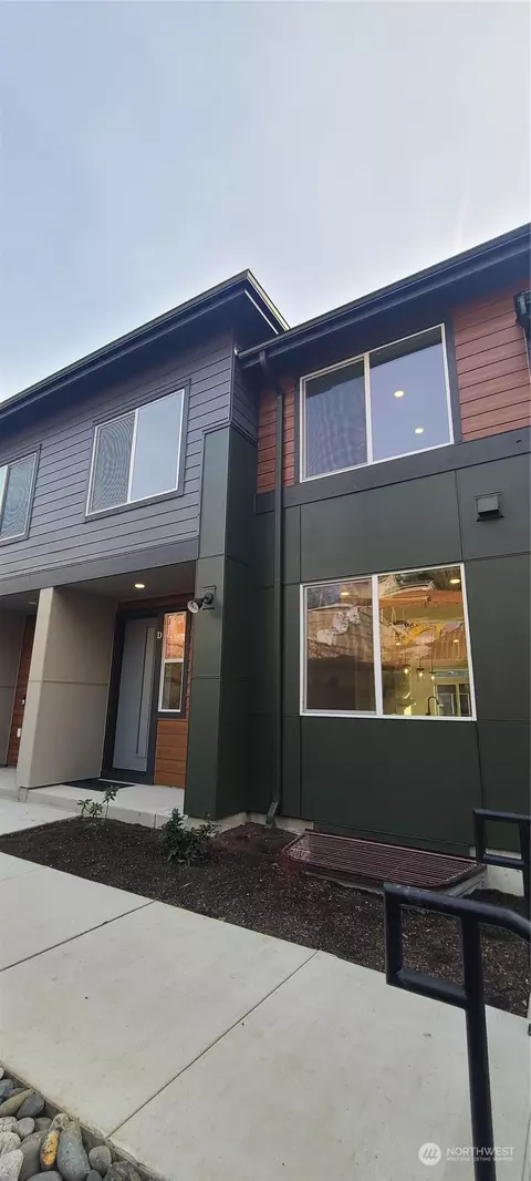 13208 NE 127th Ct #D, Kirkland, WA 98034