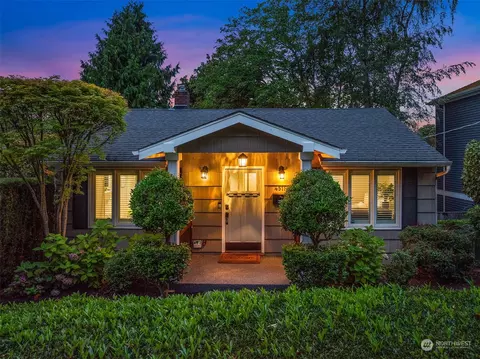 4511 49th Ave NE, Seattle, WA 98105