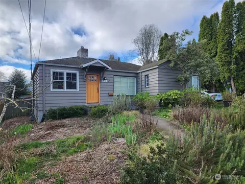 537 N 70th St, Seattle, WA 98103