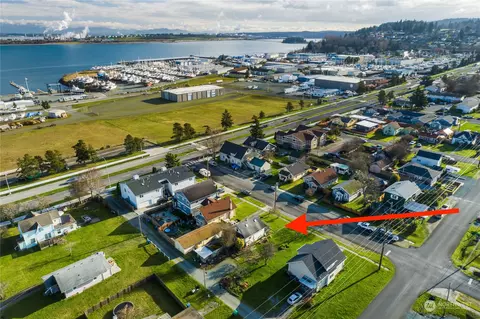 814 26th St, Anacortes, WA 98221