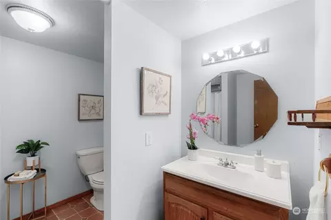 Bath - 17322 95th Ave NE, Bothell, WA 98011 photo 3 of 3