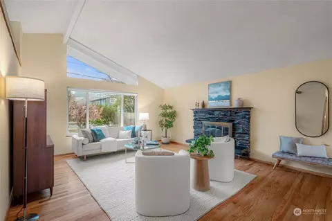 Living - 17322 95th Ave NE, Bothell, WA 98011 photo 3 of 6