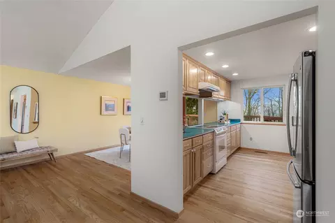 Entry Way - 17322 95th Ave NE, Bothell, WA 98011 photo 3 of 4