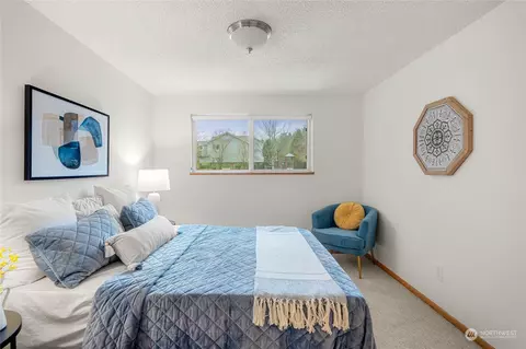 Bedroom - 17322 95th Ave NE, Bothell, WA 98011 photo 5 of 8