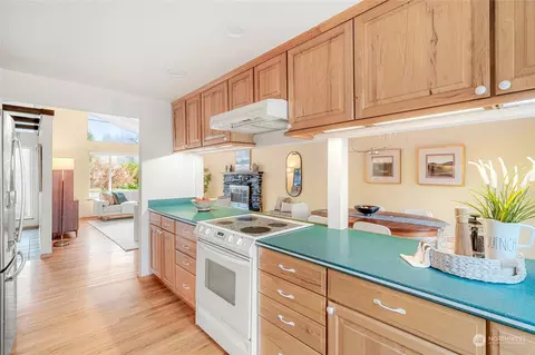 Kitchen - 17322 95th Ave NE, Bothell, WA 98011 photo 1 of 4