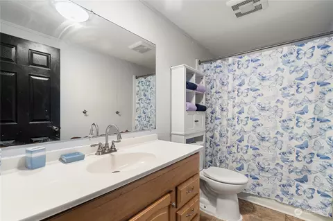 Bath - 6968 Plum Tree Pl, Everson, WA 98247 photo 1 of 2