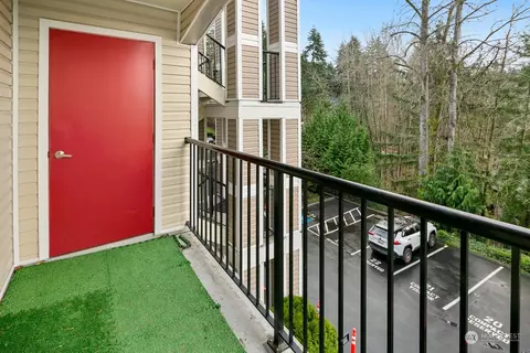 Exterior - 10709 Valley View Rd #A203, Bothell, WA 98011 photo 4 of 6
