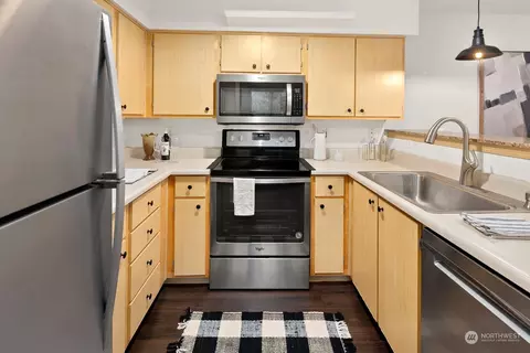 Kitchen - 10709 Valley View Rd #A203, Bothell, WA 98011 photo 2 of 3