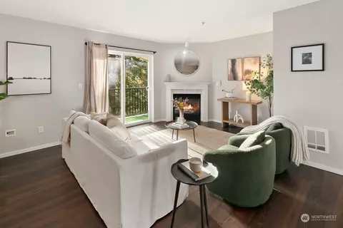 Living - 10709 Valley View Rd #A203, Bothell, WA 98011 photo 1 of 4
