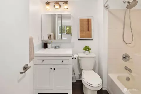 Bath - 10709 Valley View Rd #A203, Bothell, WA 98011 photo 2 of 3