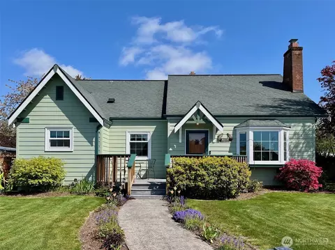 974 Harrison Ave, Blaine, WA 98230
