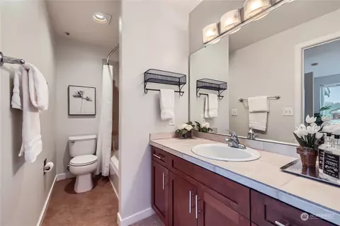 Bath - 3924 243rd Pl SE #G302, Bothell, WA 98021 photo 1 of 2