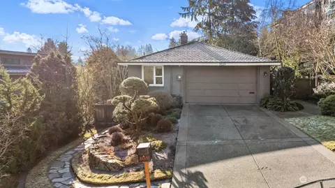 5115 NE 55th St, Seattle, WA 98105