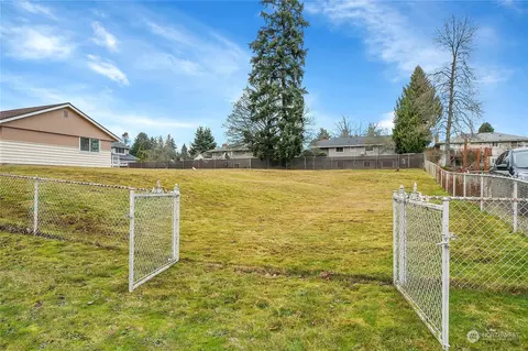 910 S 138th St, Burien, WA 98168