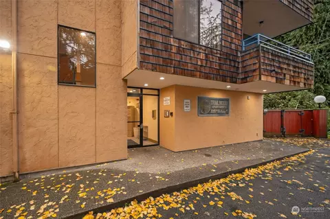 2251 NE Blakeley St, Seattle, WA 98105 photo 4
