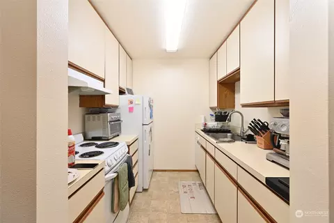 2251 NE Blakeley St, Seattle, WA 98105 photo 13
