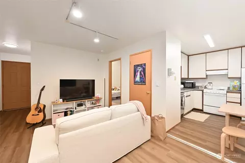 2251 NE Blakeley St, Seattle, WA 98105 photo 11