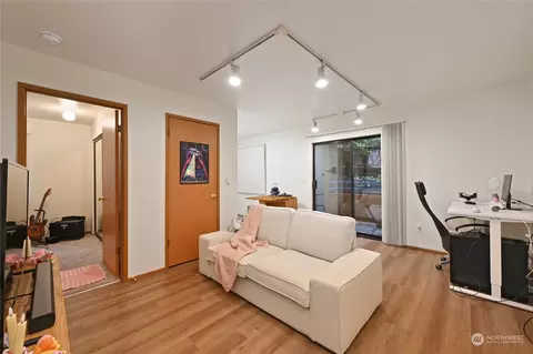 2251 NE Blakeley St, Seattle, WA 98105 photo 10