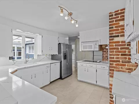 406 Pecks Dr, Everett, WA 98203 photo 12