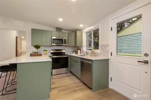 Kitchen - 24224 4th Pl W, Bothell, WA 98021 photo 3 of 4
