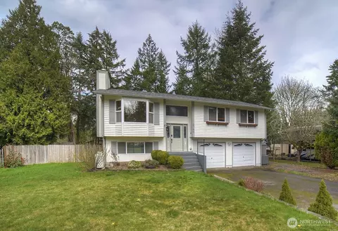 2760 Harbor Heights Ln E, Port Orchard, WA 98366