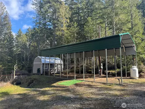 141 Seal Dr, Brinnon, WA 98320