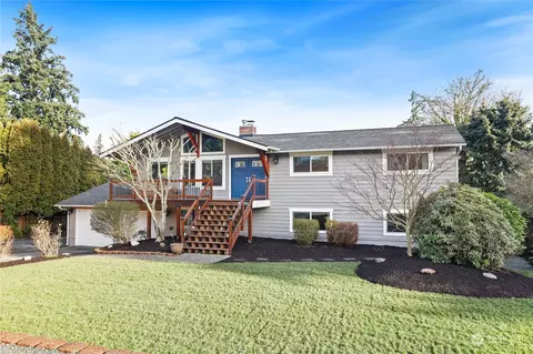8613 Vistarama Ave, Everett, WA 98208