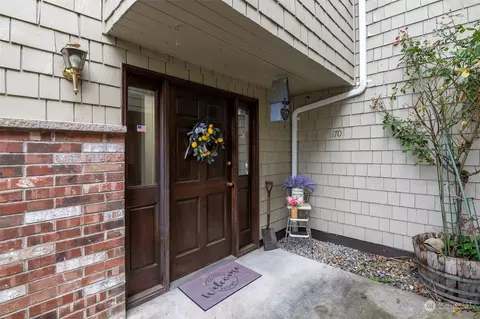 220 SW 200th St #170, Normandy Park, WA 98166