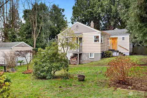 3711 SW 112th St, Seattle, WA 98146